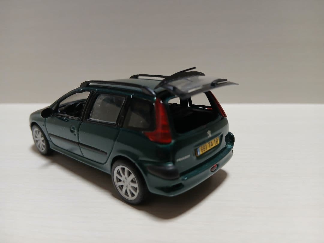 NOREVノレブ製 Peugeotプジョー206SW 1/43スケールミニカー