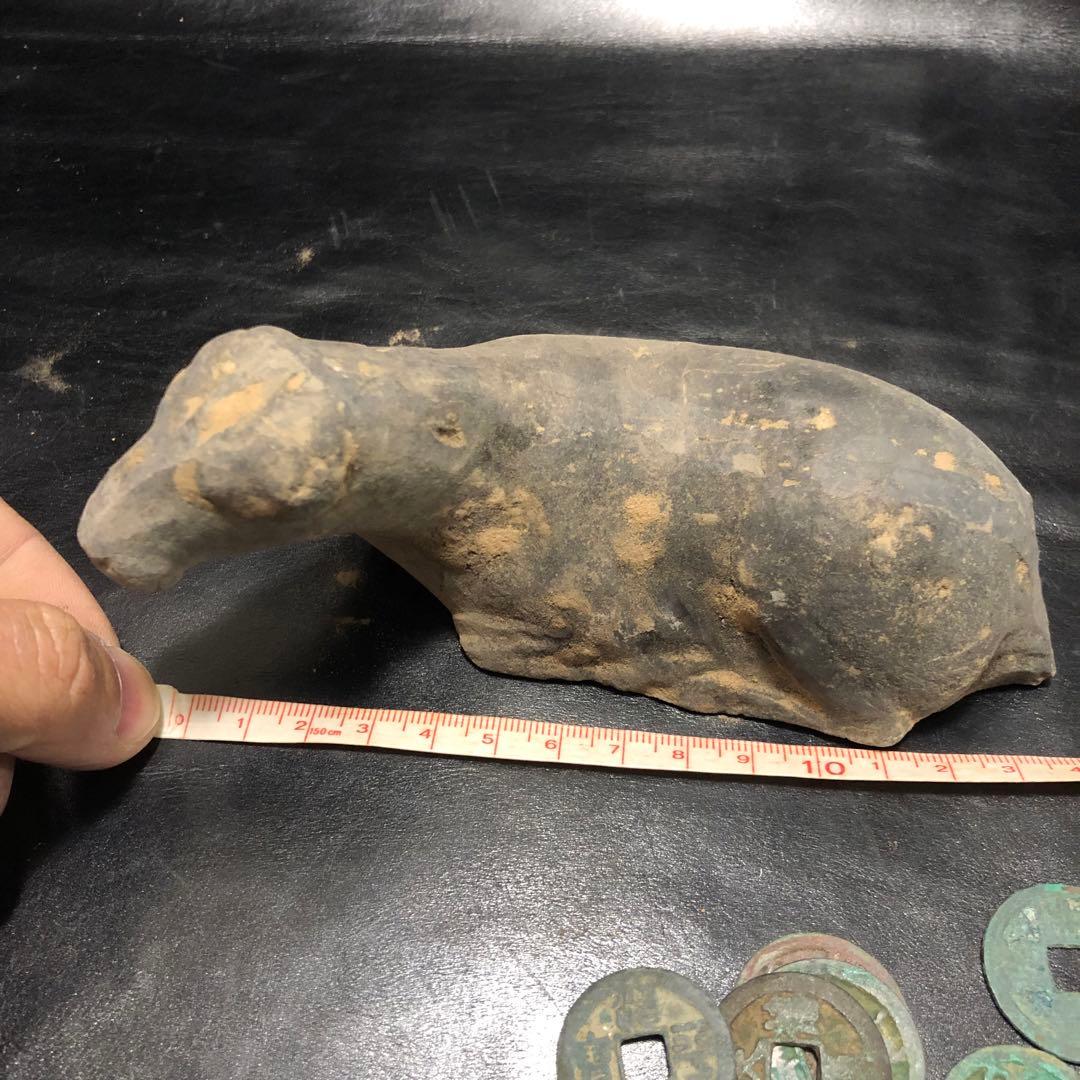 蔵から中国古銭と一緒の箱から出てきた 5体の内の1体　 水牛うし中国古美術土器