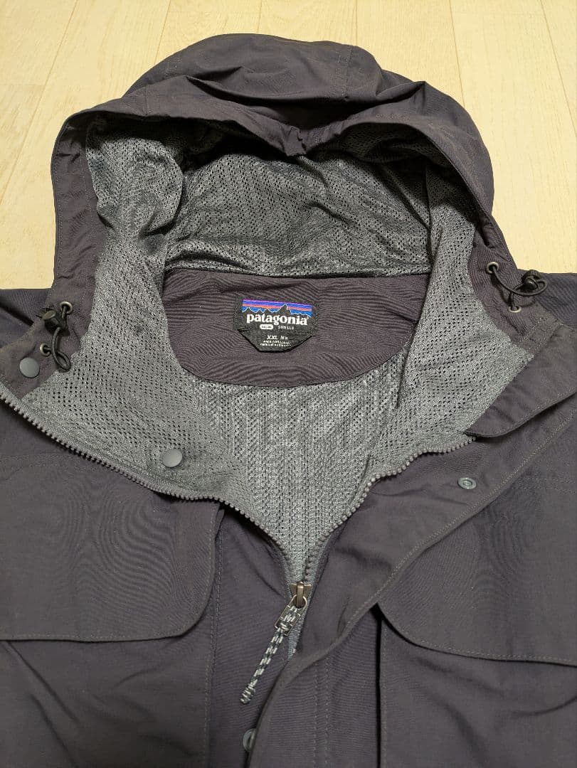 patagonia フード付きナイロンジャケット ダークグレー