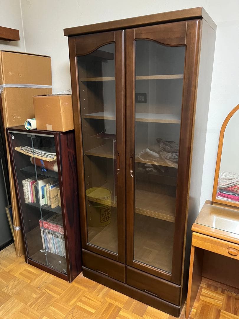 ガラス扉付き本棚