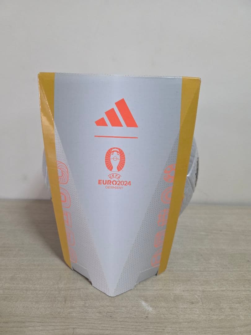 adidas EURO2024 サッカーボール　フースバルリーベ　フィナーレ