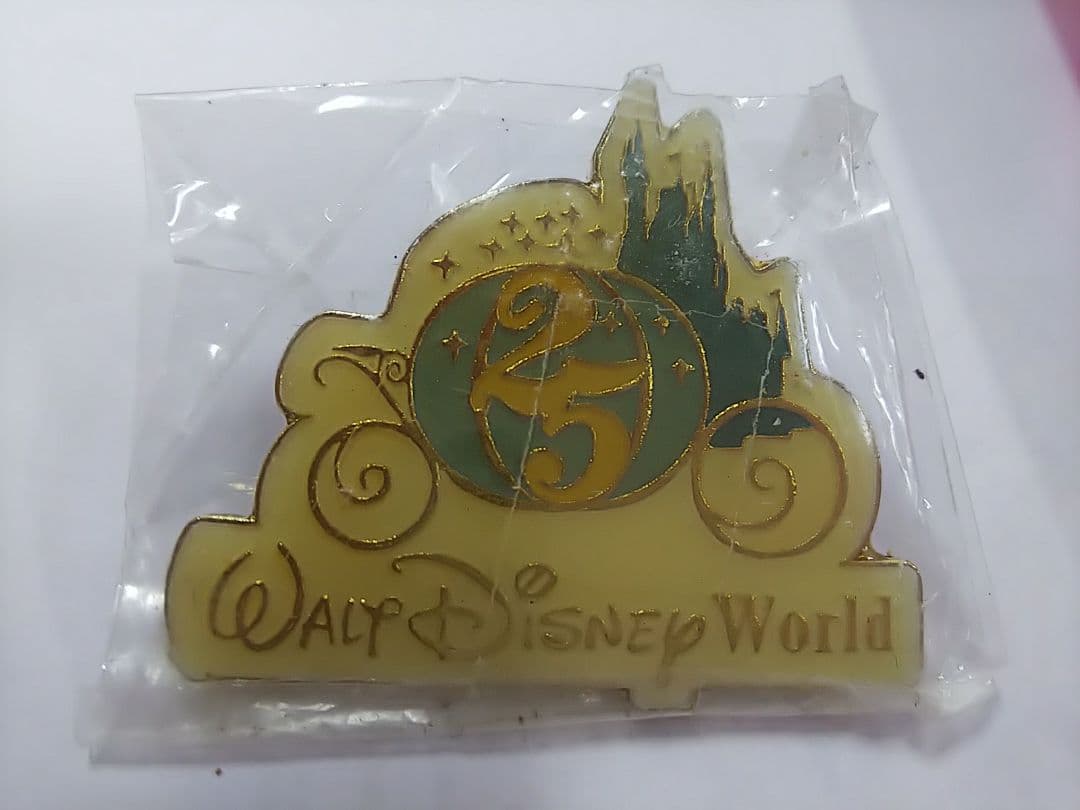【レア/新品未使用】ディズニー 25周年記念 バッチ