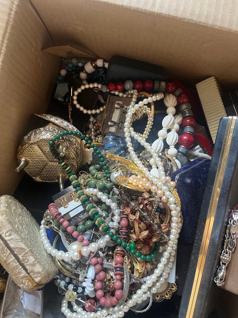 ワ*ン様 ジュエリーセット ジュエリーの詰め合わせセット（8.1kg）箱付き ア