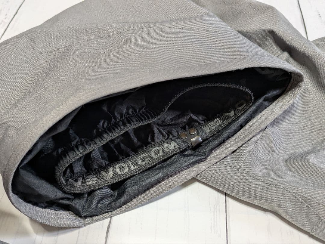 VOLCOMボルコム　メンズスノボードスノボースキーウェア　サイズL