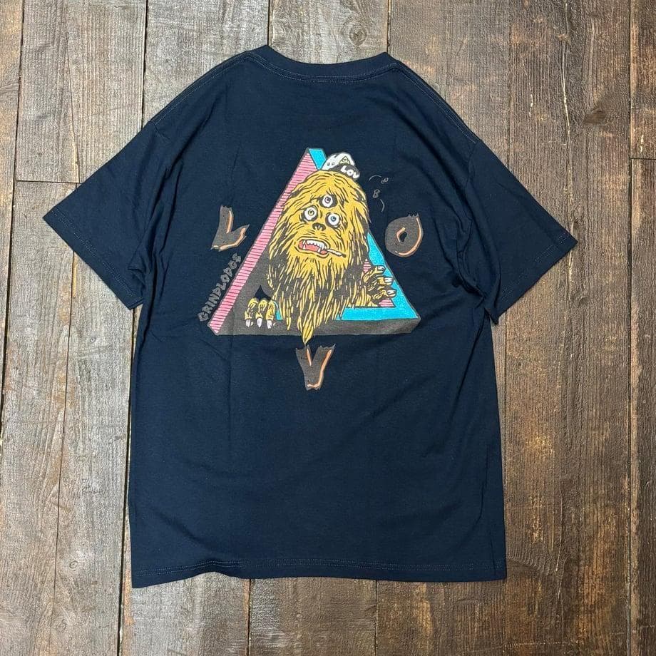 L GRINDLODGE x LOV S/S フルカラーTEE 刺繍