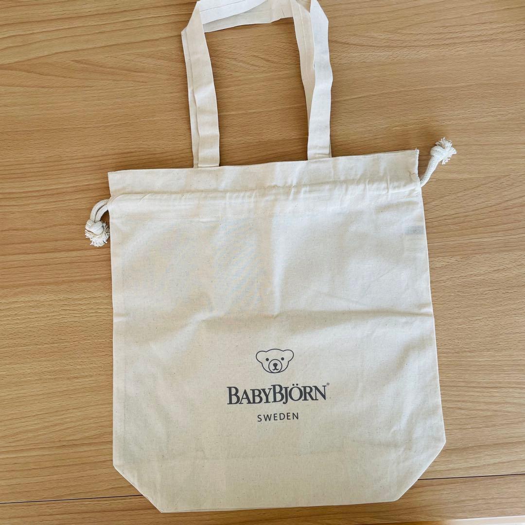 ベビービョルン　抱っこ紐　ハーモニー　クリーム色