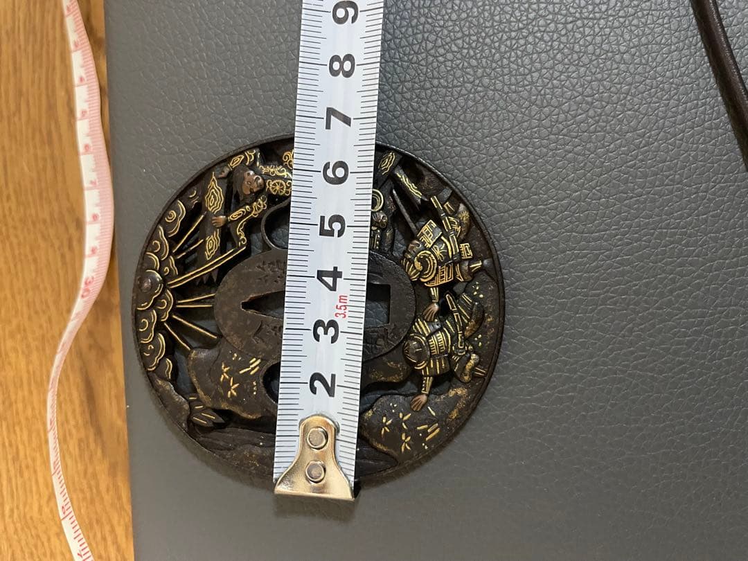 江州彦根住 藻柄子入道宗典製鍔 日本刀　刀の鍔 鉄製 刀装具 武者　透かし