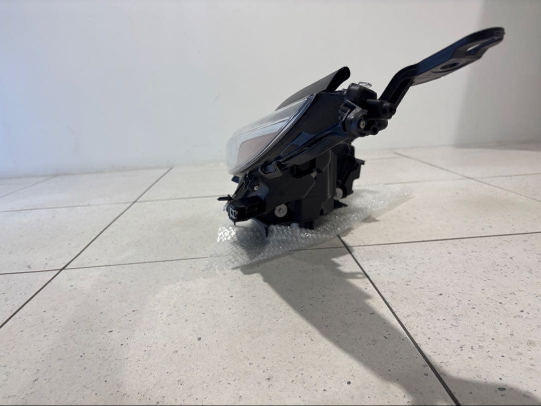 プリウスPHV 左ヘッドランプASSY　＃81185-47560