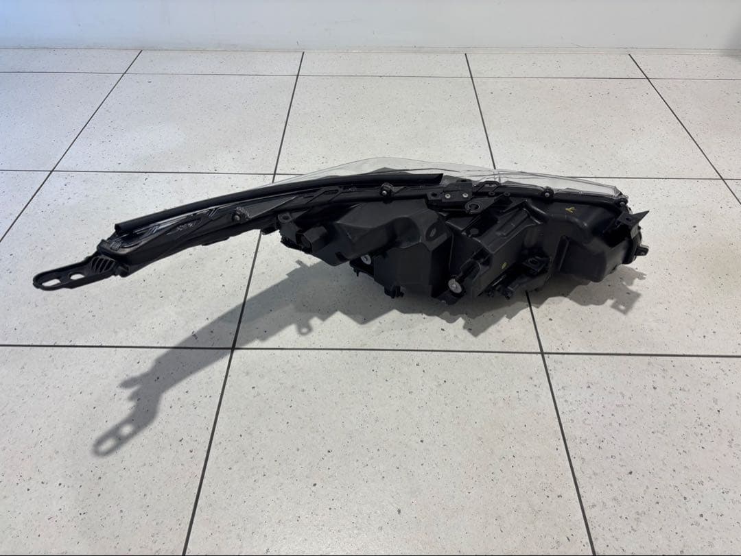 プリウスPHV 左ヘッドランプASSY　＃81185-47560