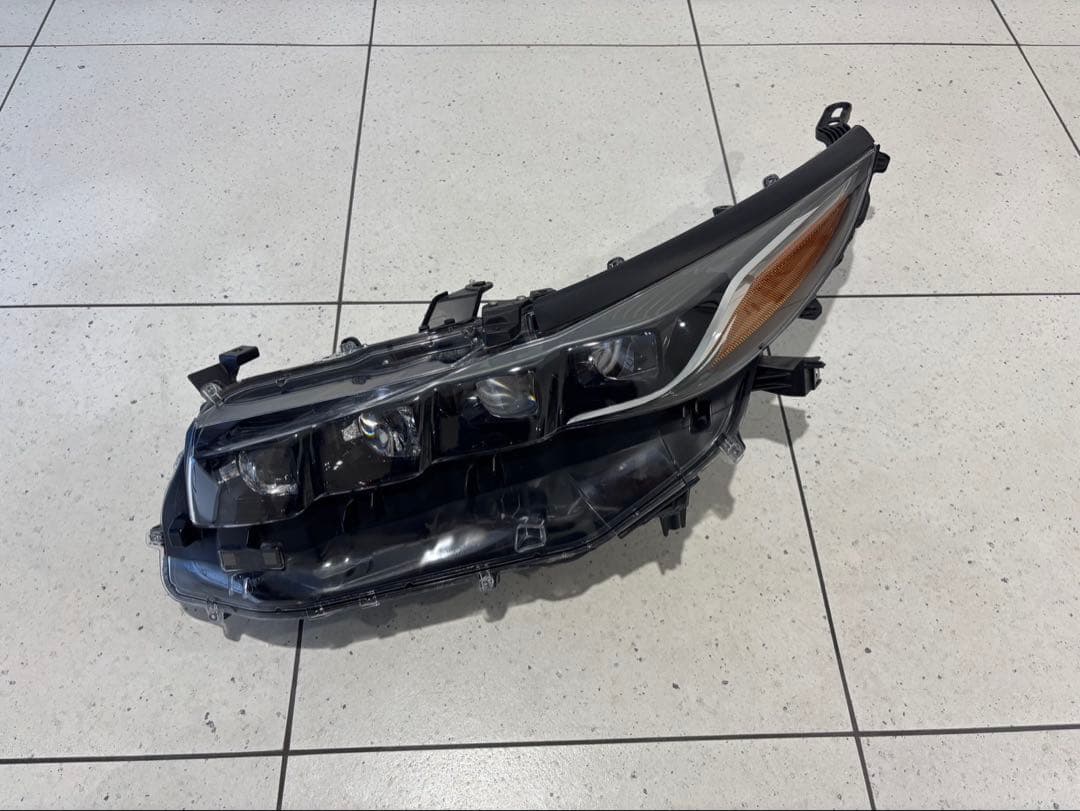 プリウスPHV 左ヘッドランプASSY　＃81185-47560