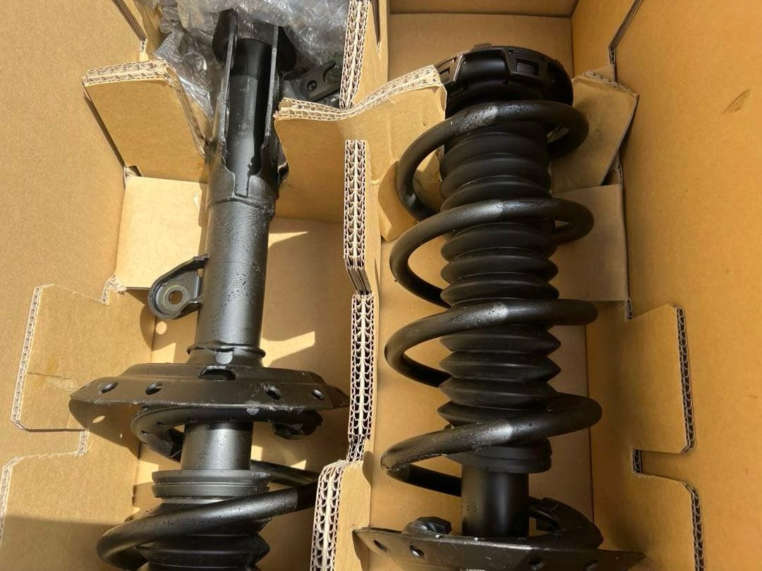 ホンダ　フリードGB4 4WD 純正サスペンション前後セット