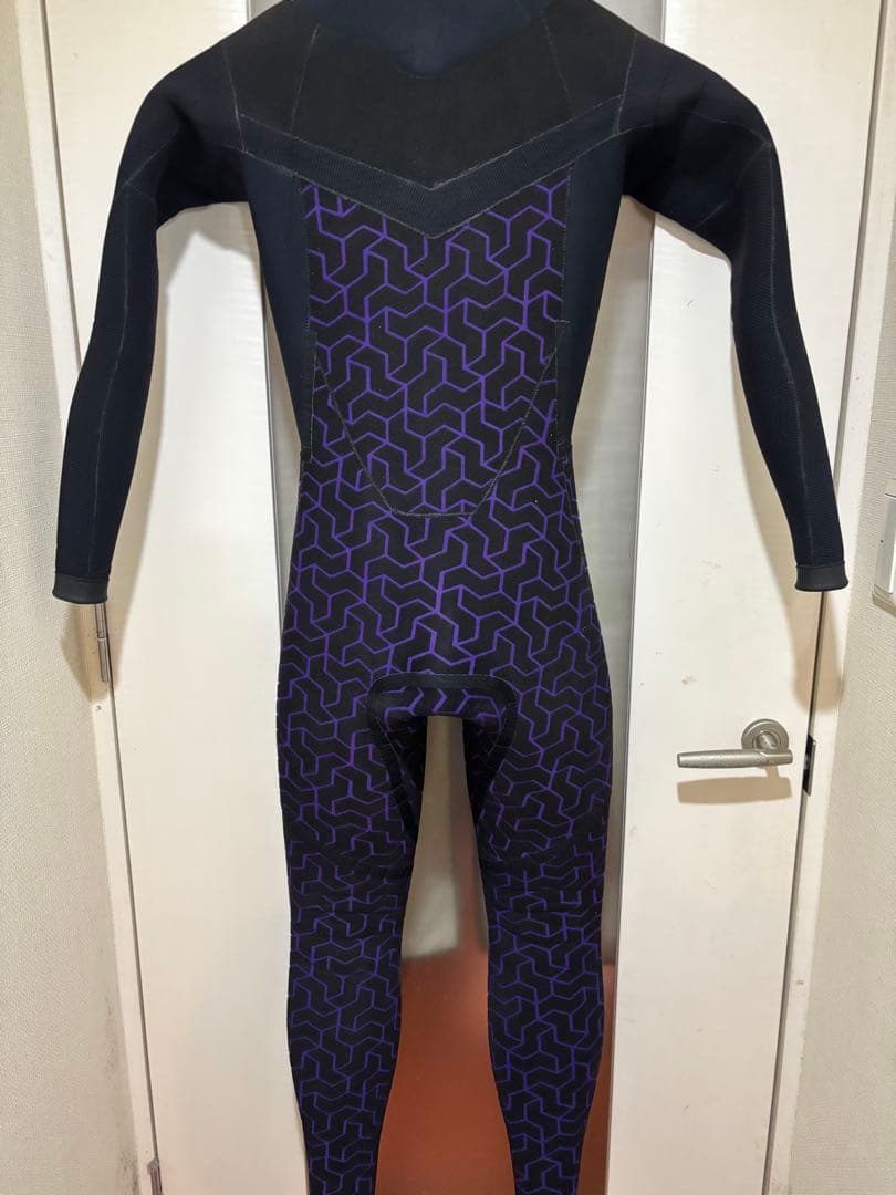 入水少なめ！　ビラボン　ガルウィングジップ　5×3mm　セミドライ　Mサイズ