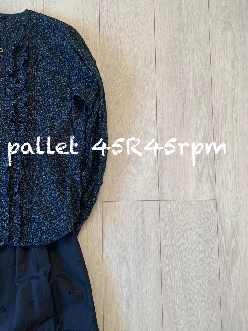 45R45rpm ツタフラワープリントのフリルブラウス(インディゴ)