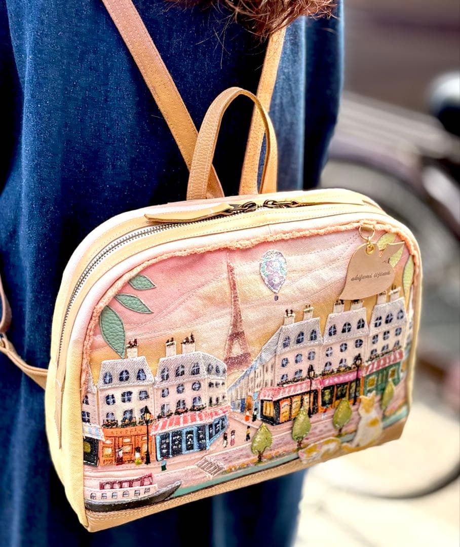 (手づくり)\"ピンクのエッフェル塔\"アップリケ切り絵パリの街並みリュックサック