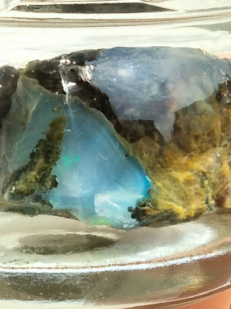 国産オパール　原石　国産　鉱物　国産鉱物　オパール　原石　番号88美しいオパール