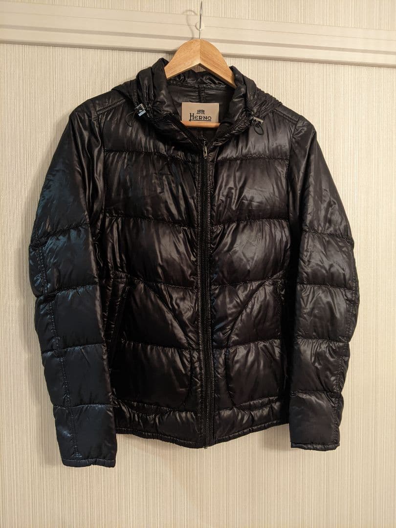 Herno ヘルノ　フード付きダウンジャケット 黒　ライトダウン　インナーダウン