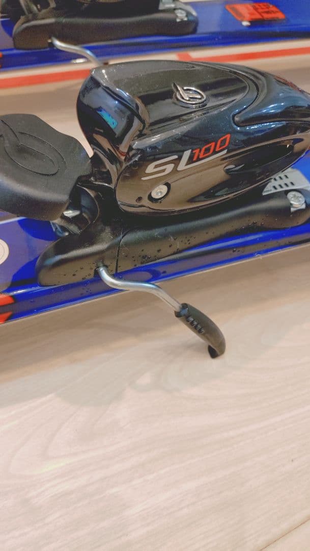 Atomic スキー 板 青色 ビンディング付き