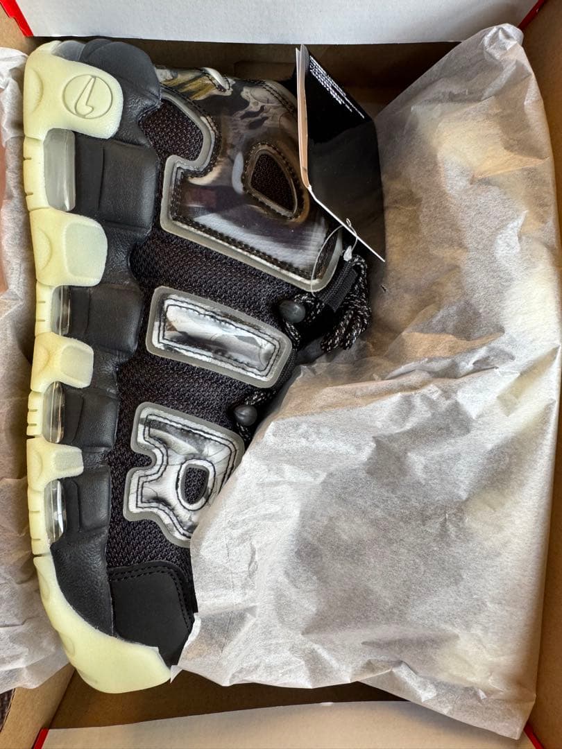 モア アップテンポ '96 オフノワール/ピュアプラチナム/ブラック/セイル