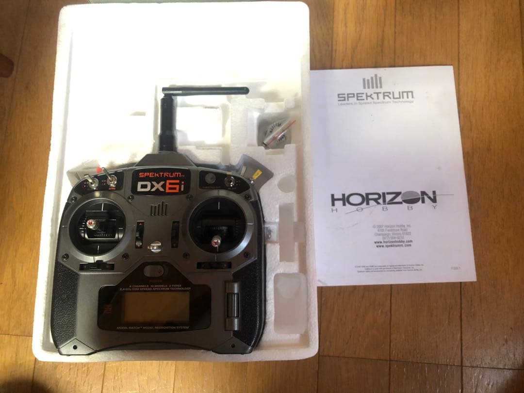 ホライゾン ホビー Spektrum DX6i 6-チャンネル 送信機のみ