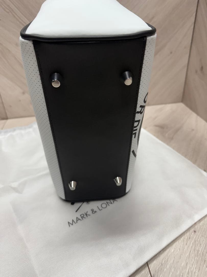 マークアンドロナ　ラウンドバッグ　ゴルフ