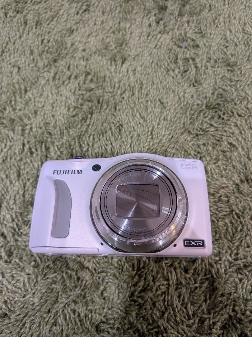 FinePix　F800EXR ホワイト　ジャンク