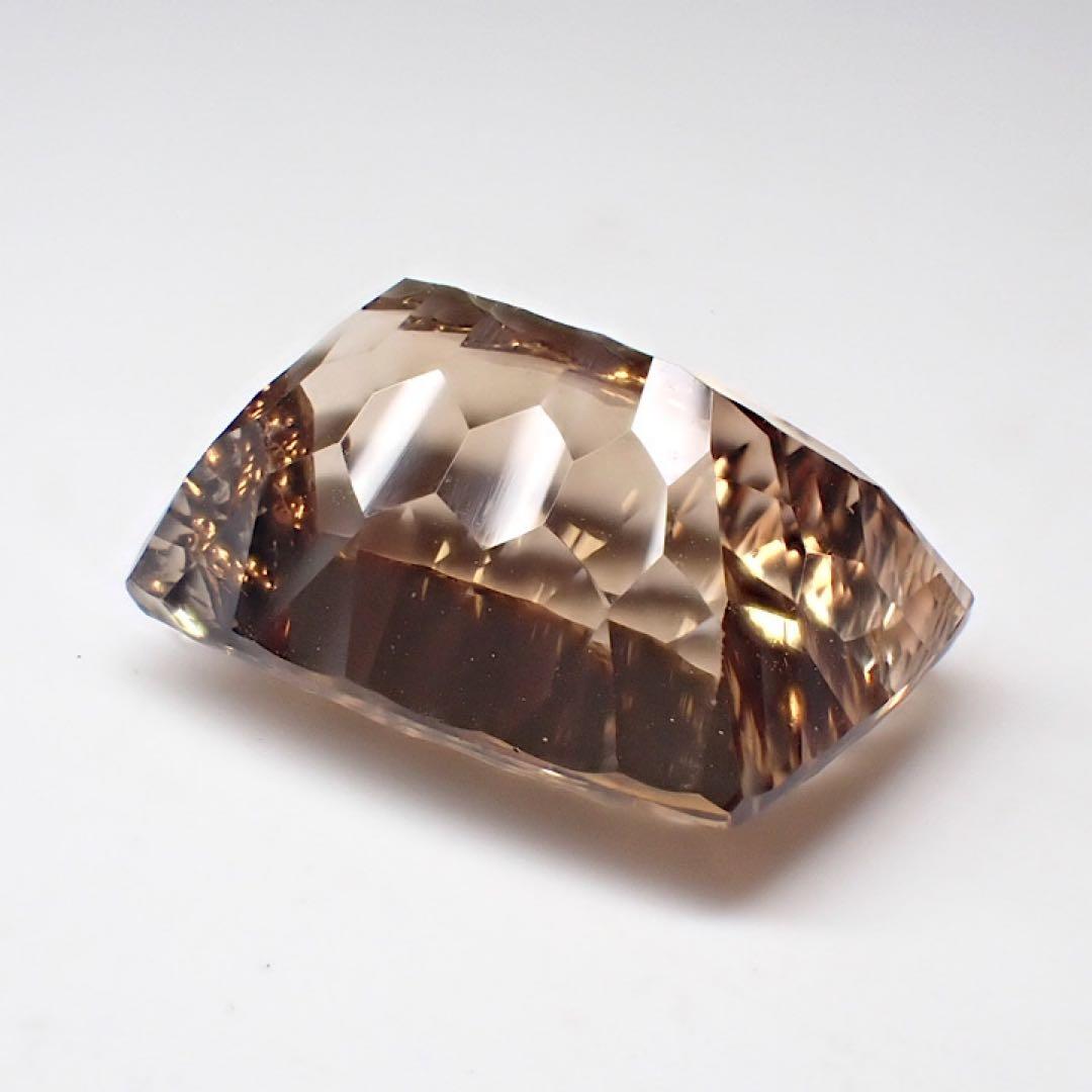 【ブラジル産】シャンパンカラートパーズ