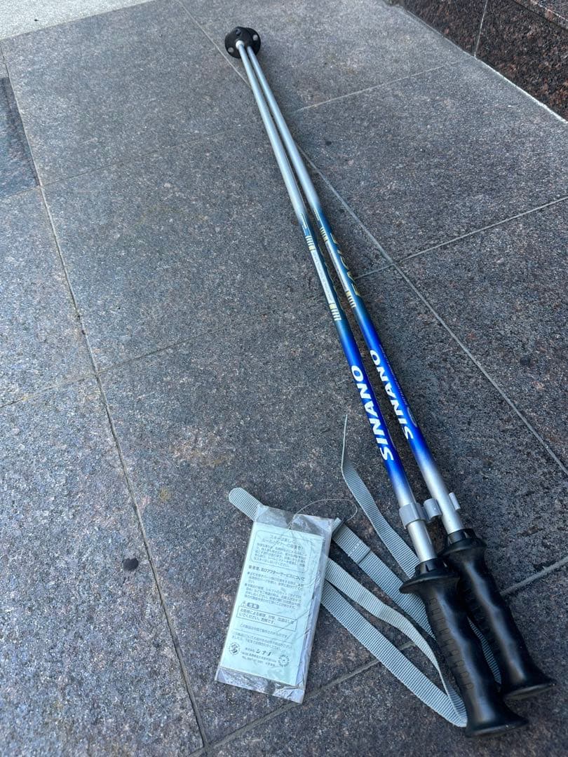 スキーウェア、スキー板、スキー靴、スキースティック