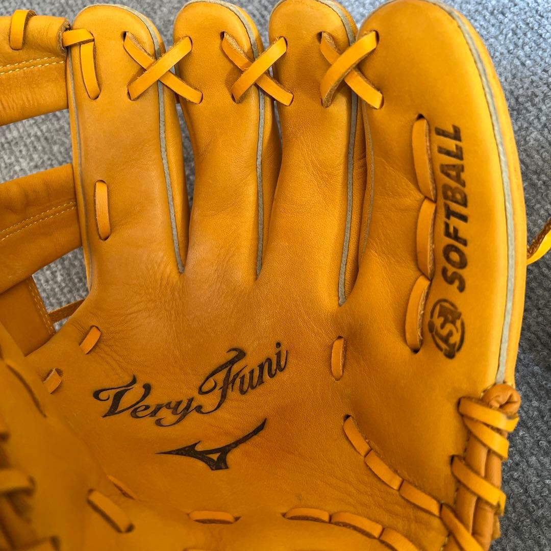 Mizuno ソフトボールグローブ 軟式 イエロー　右投げ用