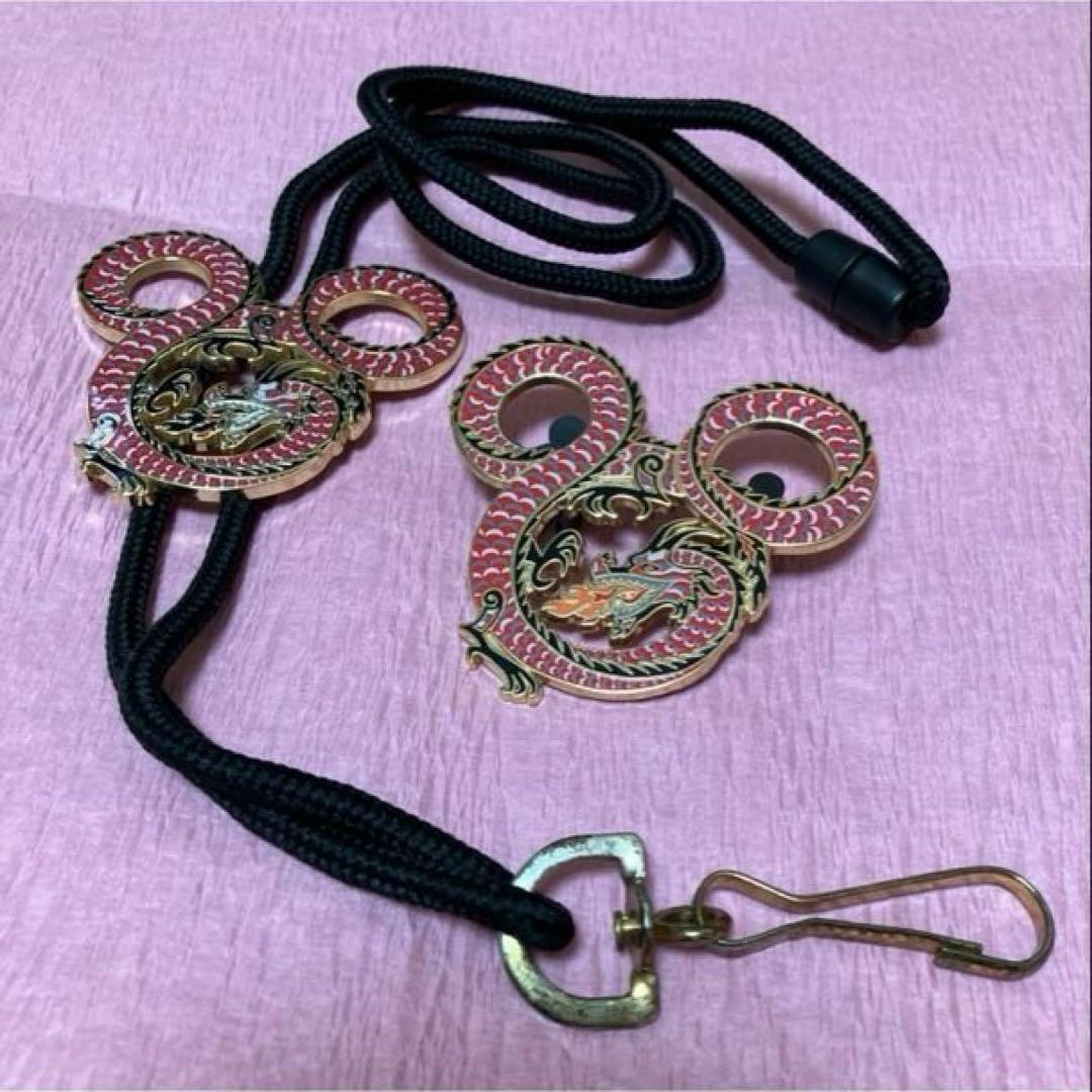 レア　ディズニー　WDI ドラゴン　キャスト　ピン　ランヤード　ストラップ　赤