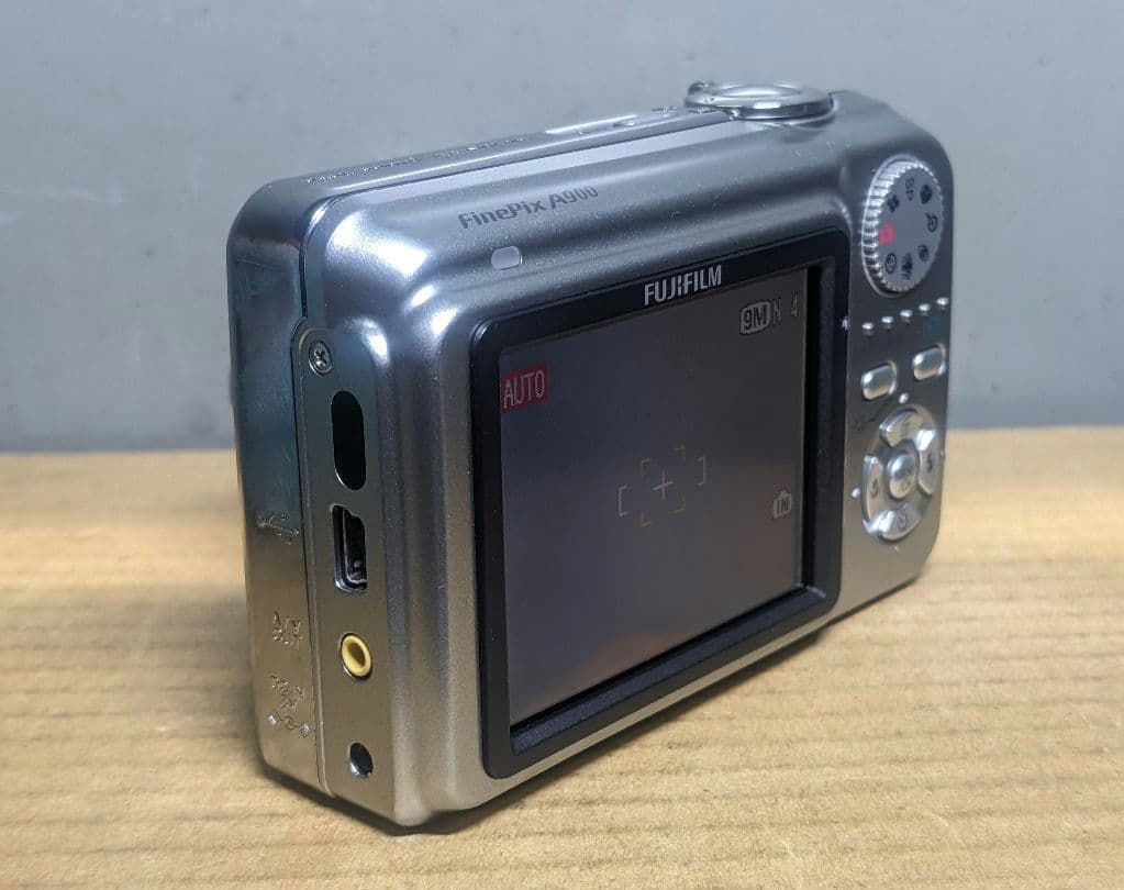 FUJIFILM FinePix A900 デジカメ 単三電池　動作品