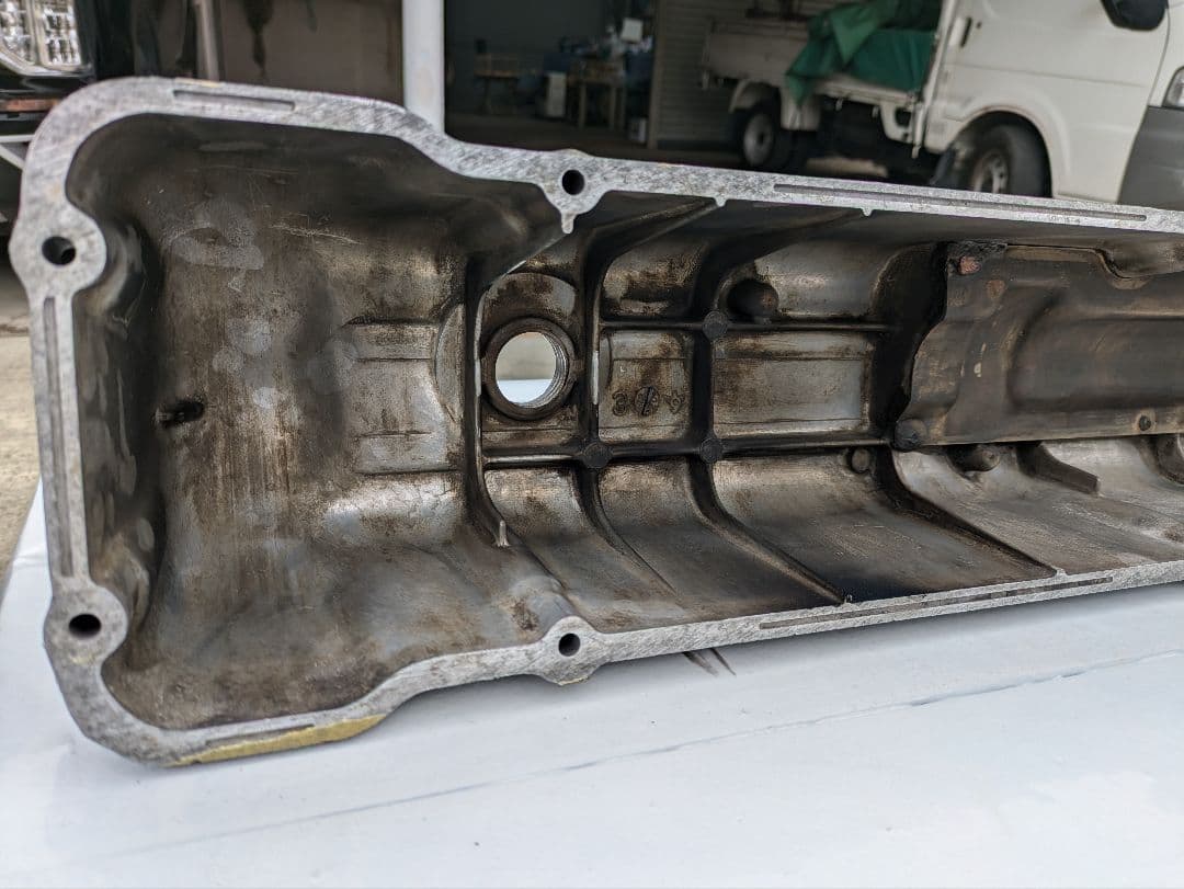 日産　NISSAN OHC L型エンジン　L6タペットカバー　結晶塗装　美品