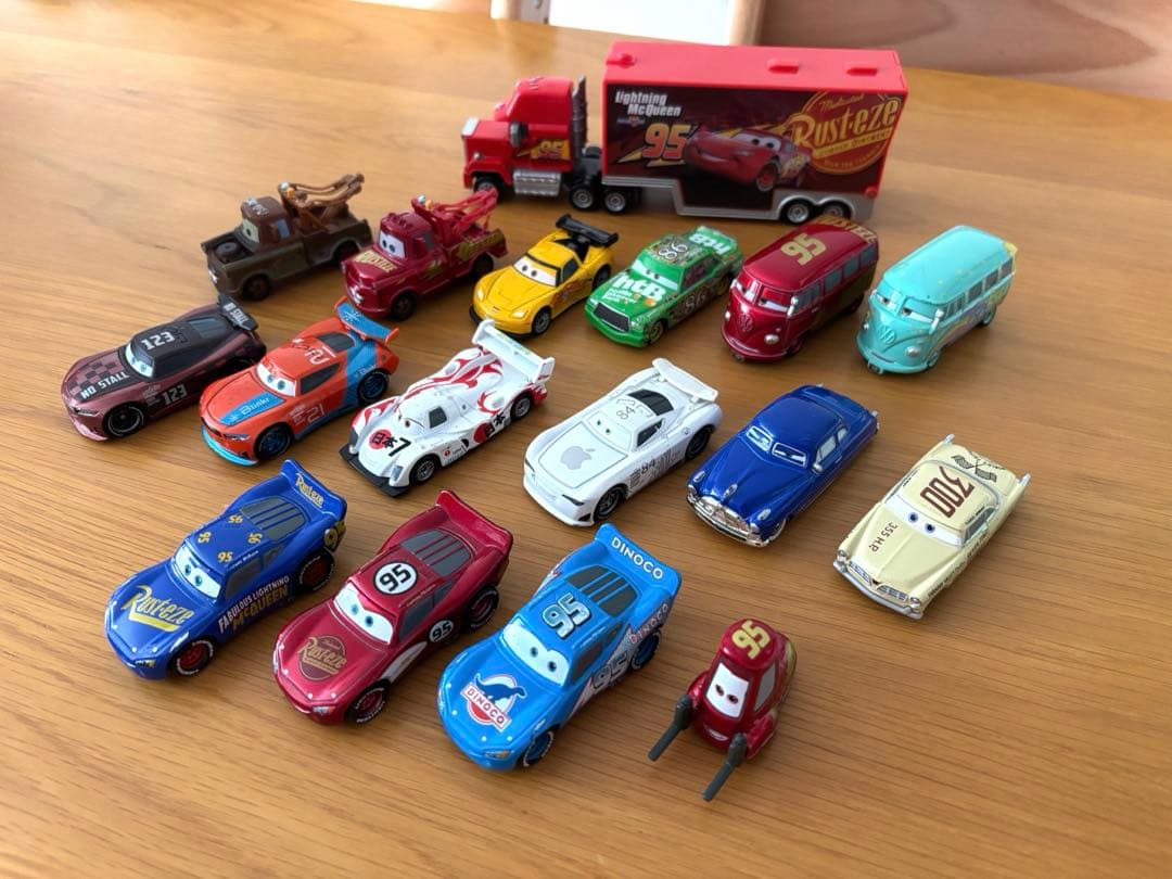 トミカ　カーズ　まとめ売り　17台