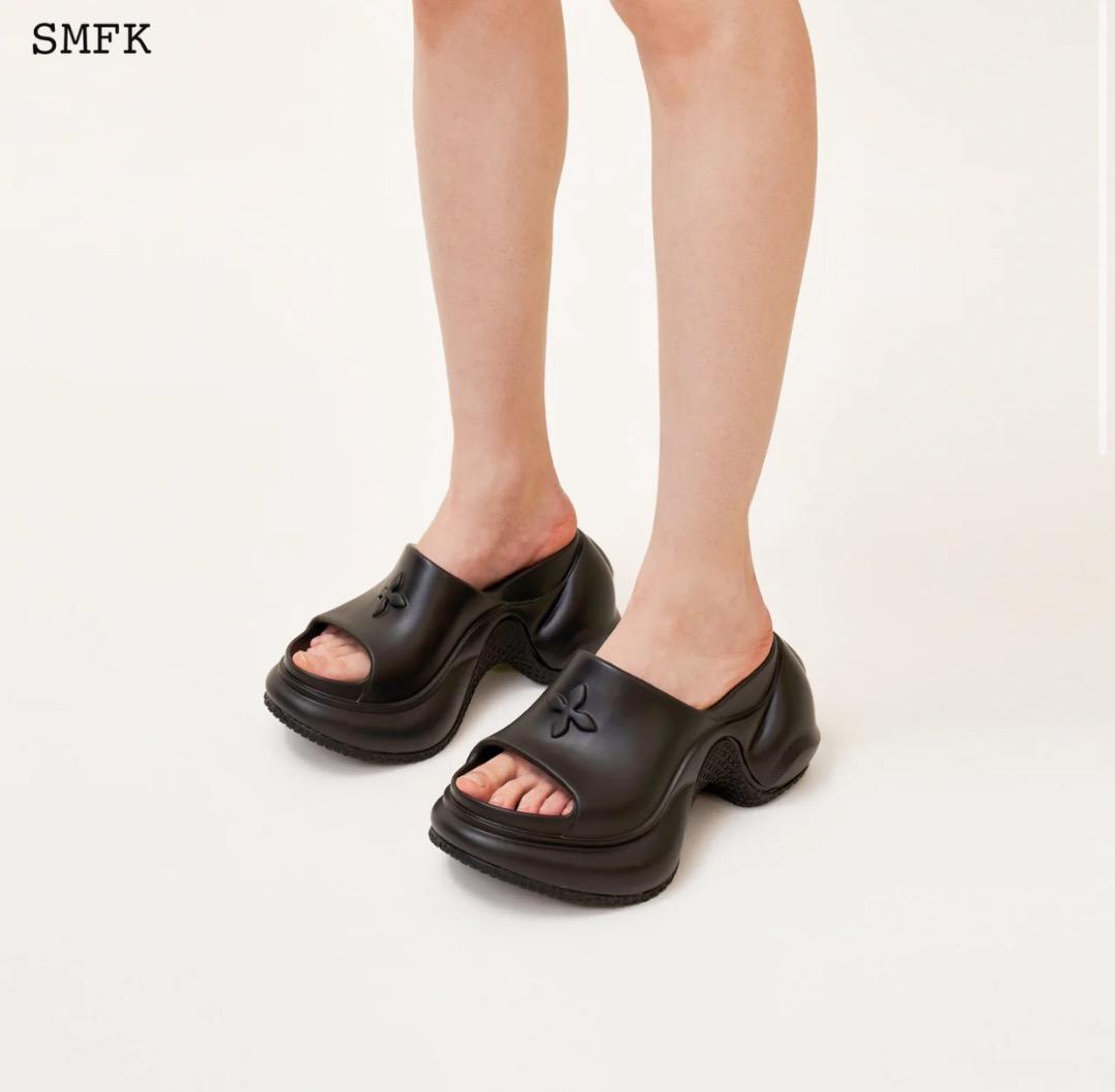 新品未使用 SMFK ブラック サンダル　厚底　ハイヒール