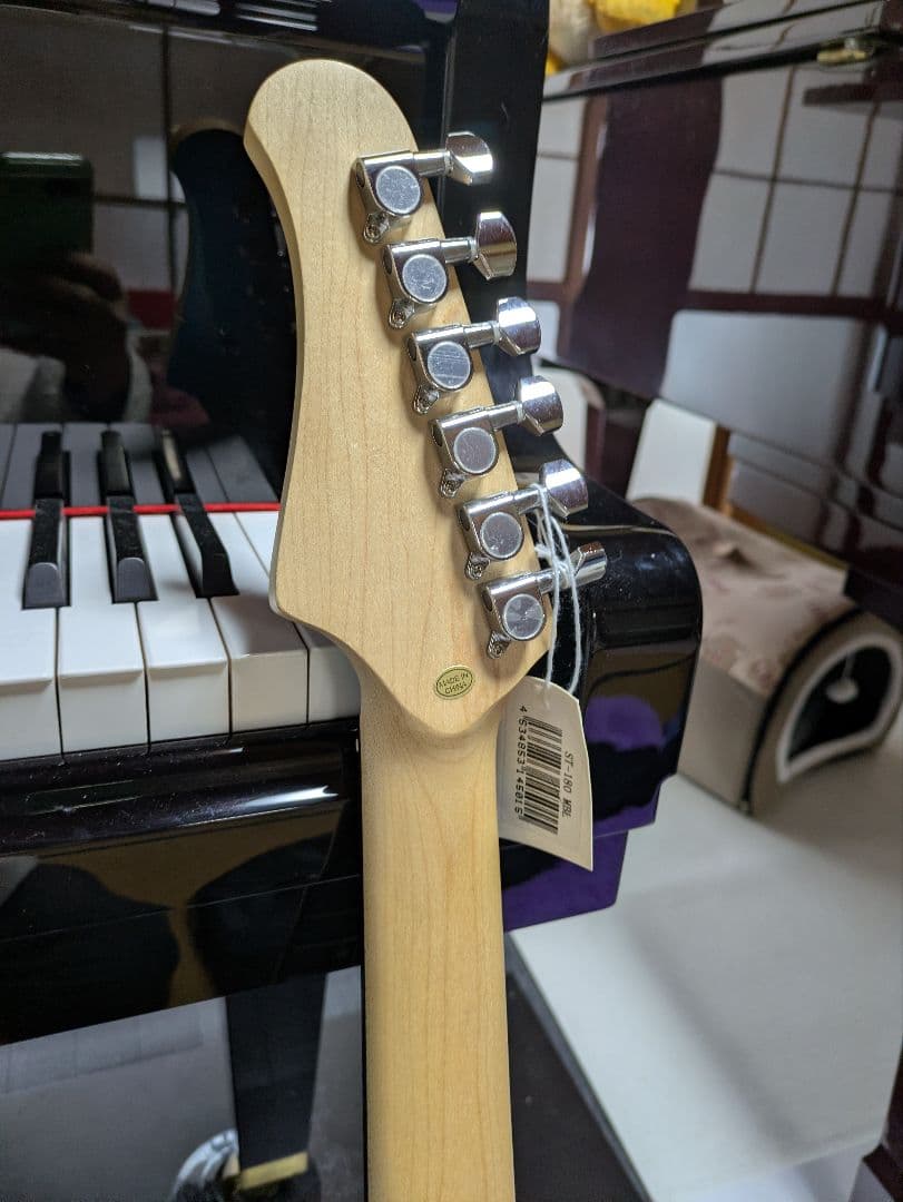 フォトジェニック　エレキギター　ストラトキャスタータイプ　ライトブルーメタリック