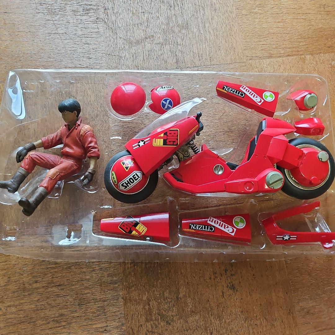 AKIRA カネダのバイク フィギュア付き