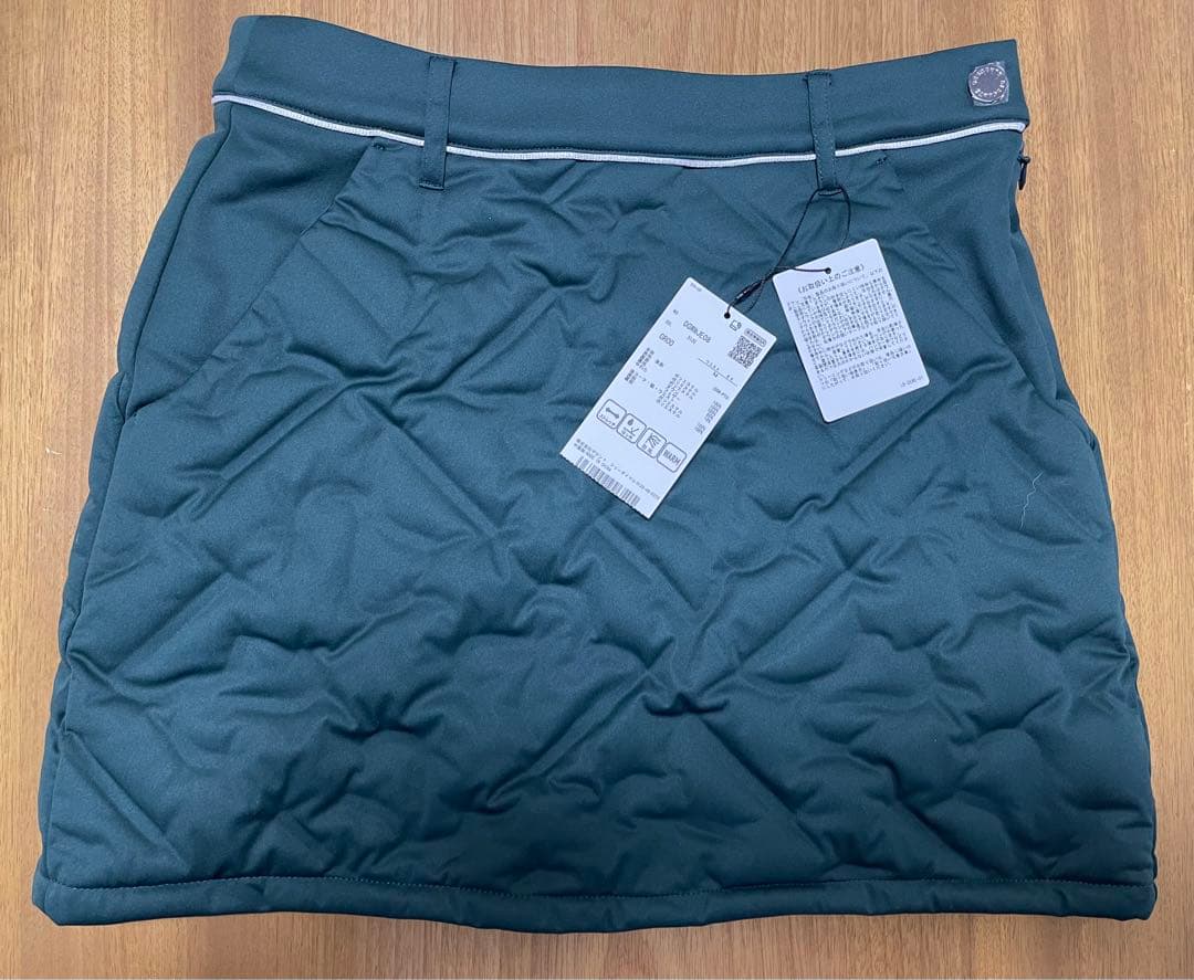 新品未使用タグ付き　デサント　ゴルフ　スカート　Mサイズ